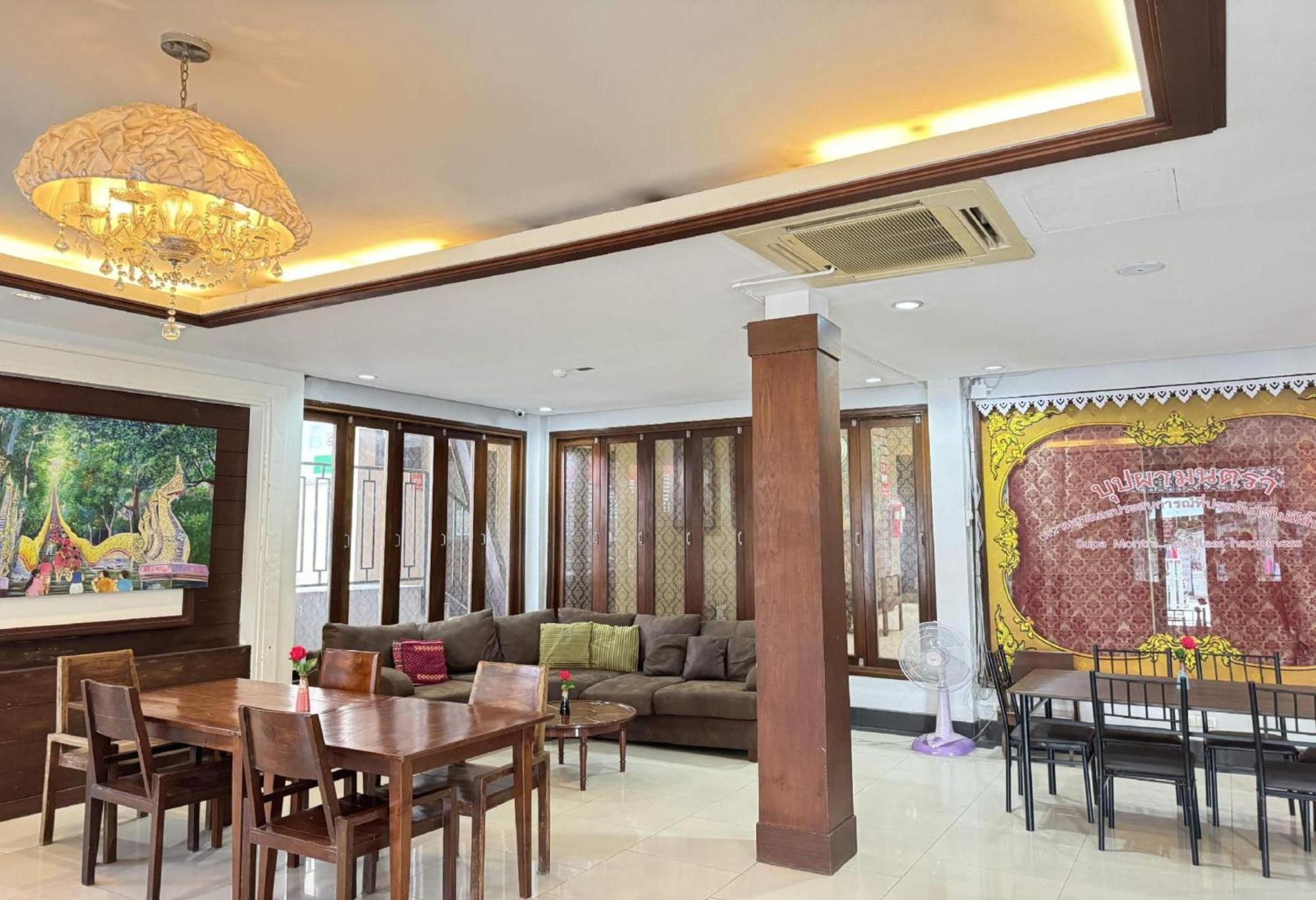 Collection O Bupamontra Chiangmai Hotel Chiang Mai Buitenkant foto